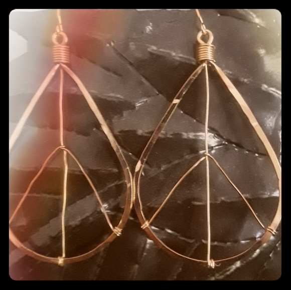 Give PEACE a Chance - Earrings
Peace Sign Earrings 
14 carat Gold. - Picture 2 of 3